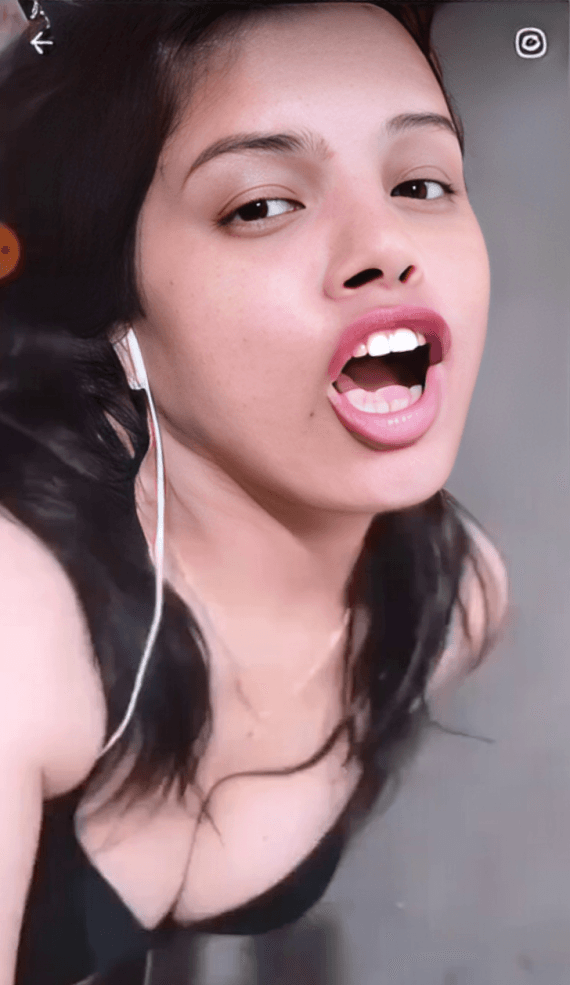 Featured image for Desi Chamet Girl Kiran Showing Teasing In Sexy Black Bikini And Showing Her Big Melons On Tango With Horny Chatting