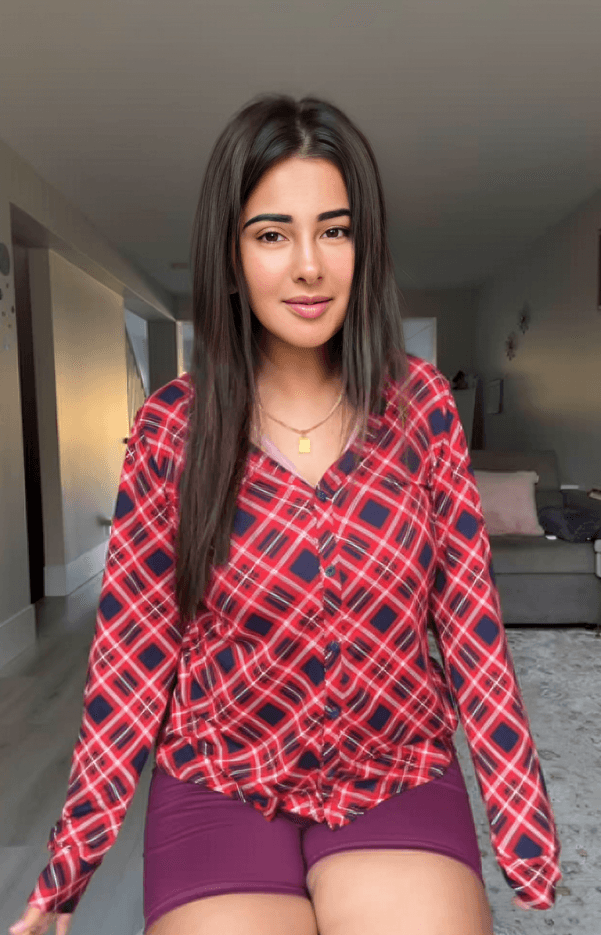 Featured image for Famous Beautiful Model Meeti Kalher Having Fun With Massager Boy And Hard Fucked By Him After Massage