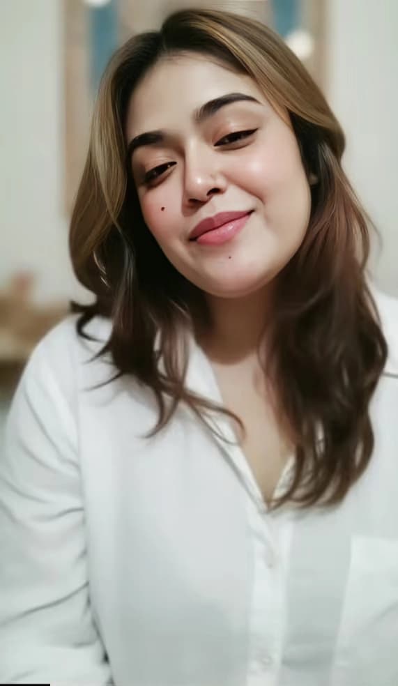 Featured image for Horny Bong Chamet Desi Girl Mimma Smoking And Showing Her Big Boobs And Pussy Fingering Hard On Live Webcam