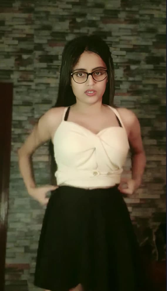 Featured image for Glassy-Eyed Girl Teases And Fucks Herself Until She Squirts Everywhere