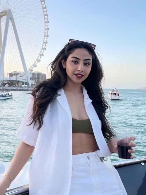 Featured image for Horny Sexy Nri Babe Private Nudes Photos Collection Showing Her Boobs And Horny Ass