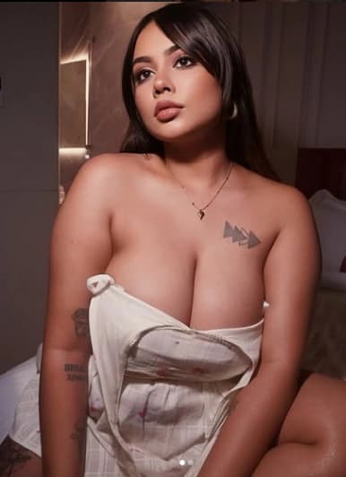 Image of Insta Model Oasi Das Masturbating and Fingering Her Nude Pussy on OnlyFans ~ with Face