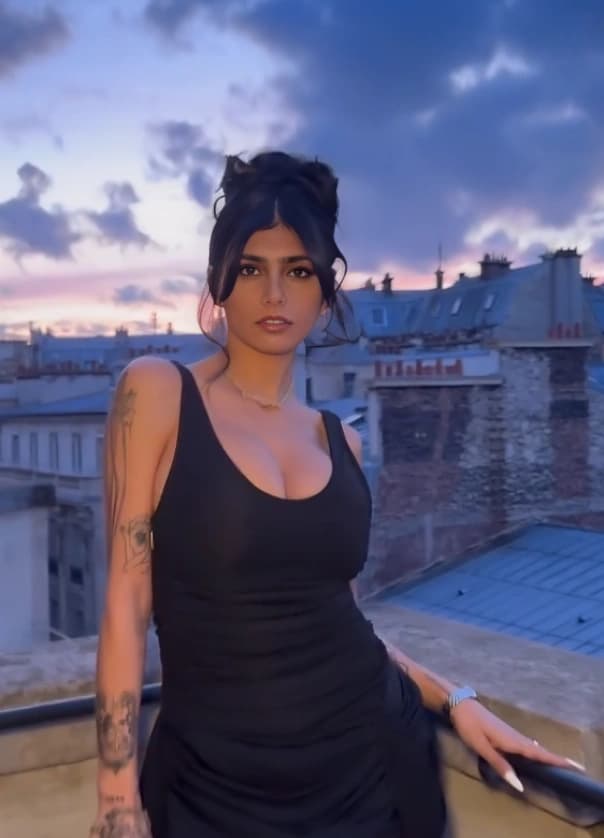 Featured image for Famous Actor And Model Mia Khalifa Teasing In Bikini Latest Onlyfans Private Fully Nude Clip